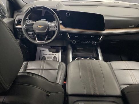 Used 2026 Chevrolet Suburban High Country AWD/4WD image 2