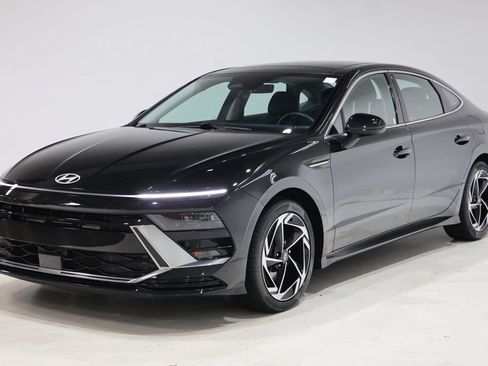 Used 2024 Hyundai Sonata SEL w/ Convenience Package FWD image 3