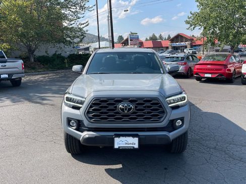 Used 2021 Toyota Tacoma TRD Off-Road w/ TRD Premium Off Road Package AWD/4WD image 8
