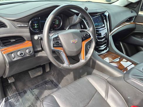 Used 2016 Cadillac Escalade Luxury AWD/4WD image 2