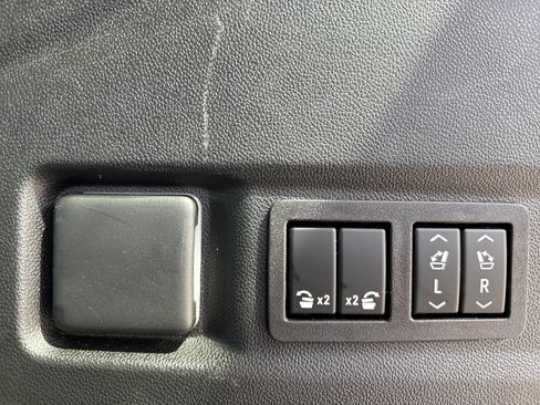 Used 2023 GMC Yukon Denali w/ LPO, Floor Liner Package AWD/4WD image 37