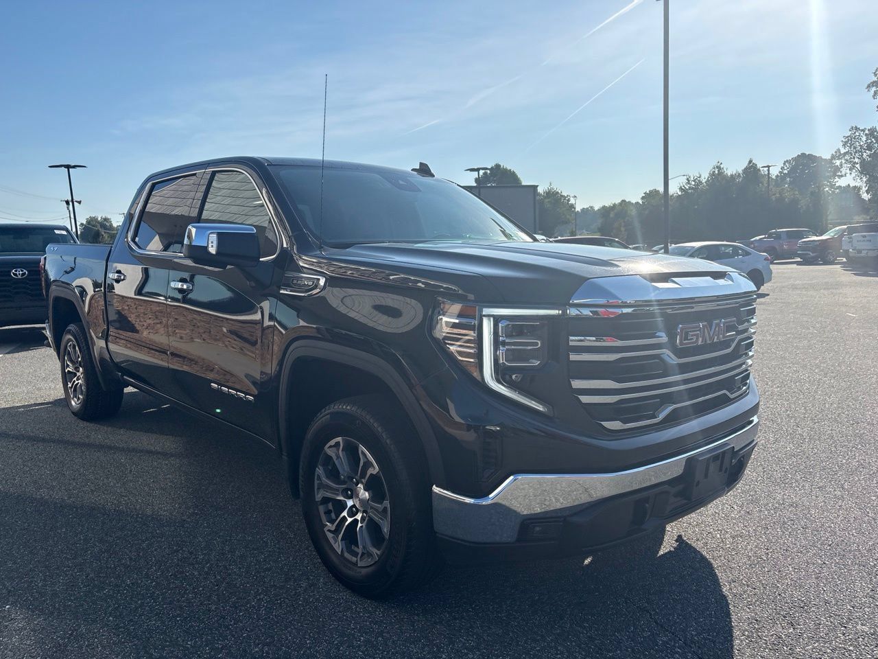 Used 2025 GMC Sierra 1500 SLT AWD/4WD image 11