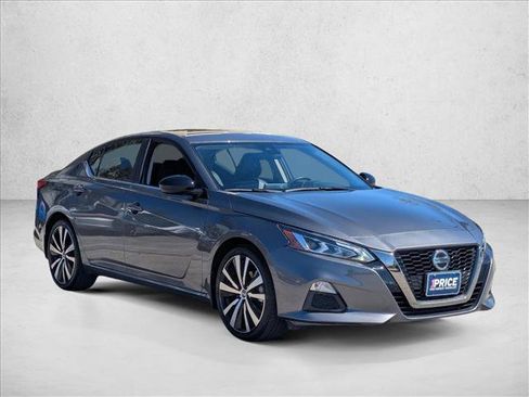 Used 2022 Nissan Altima 2.5 SR image 3