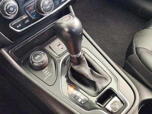 Used 2023 Jeep Cherokee Altitude Lux image 21