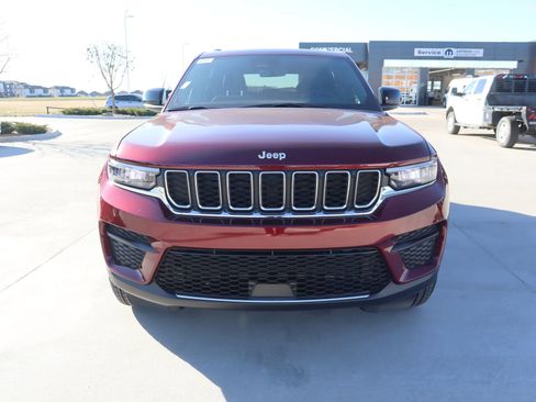 New 2026 Jeep Grand Cherokee Laredo image 9