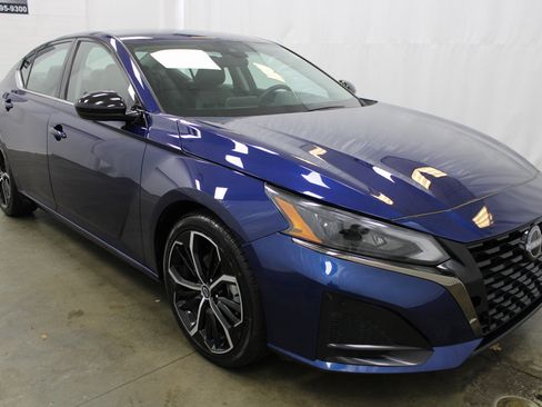 Used 2024 Nissan Altima 2.5 SR image 3