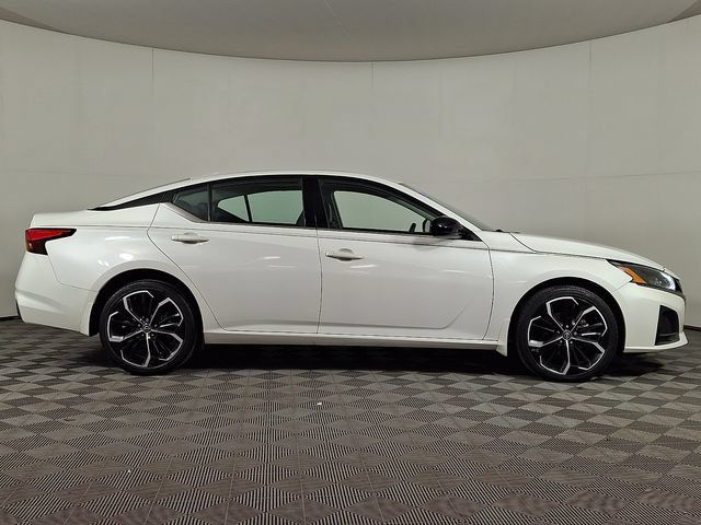 Used 2023 Nissan Altima 2.5 SR w/ SR Premium Package AWD/4WD image 10