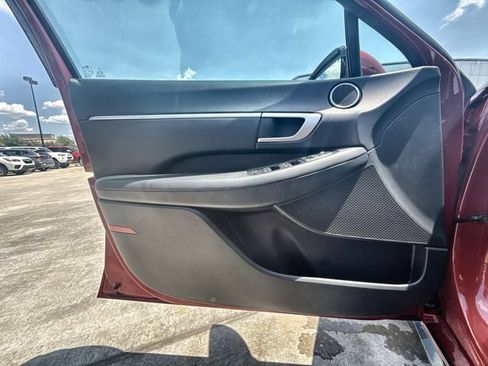 Used 2025 Hyundai Sonata SEL FWD image 13
