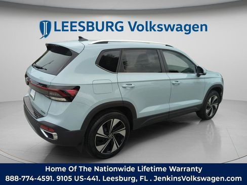Used 2025 Volkswagen Taos SE w/ Panoramic Sunroof Package AWD/4WD image 6