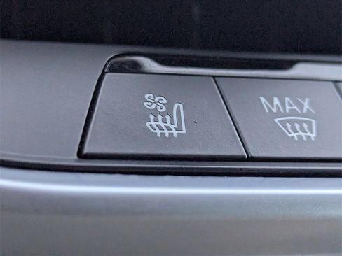 Used 2023 BMW X6 xDrive40i w/ M Sport Package image 18