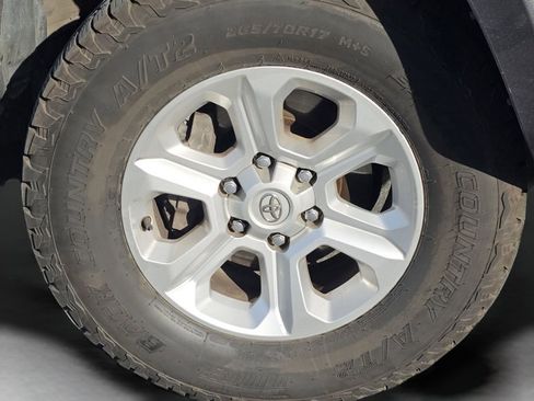 Used 2022 Toyota 4Runner SR5 Premium w/ Moonroof Package AWD/4WD image 21