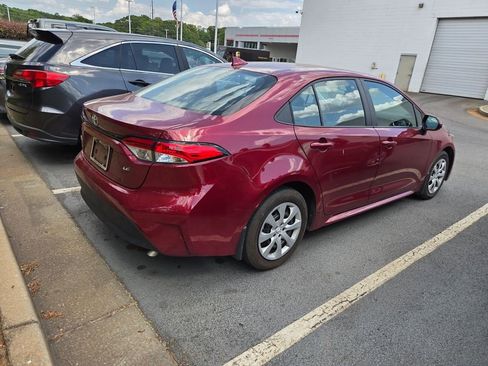 Used 2025 Toyota Corolla LE FWD image 5
