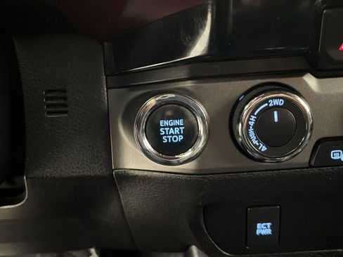 Used 2017 Toyota Tacoma TRD Off-Road w/ Tow Package (A/T) AWD/4WD image 30