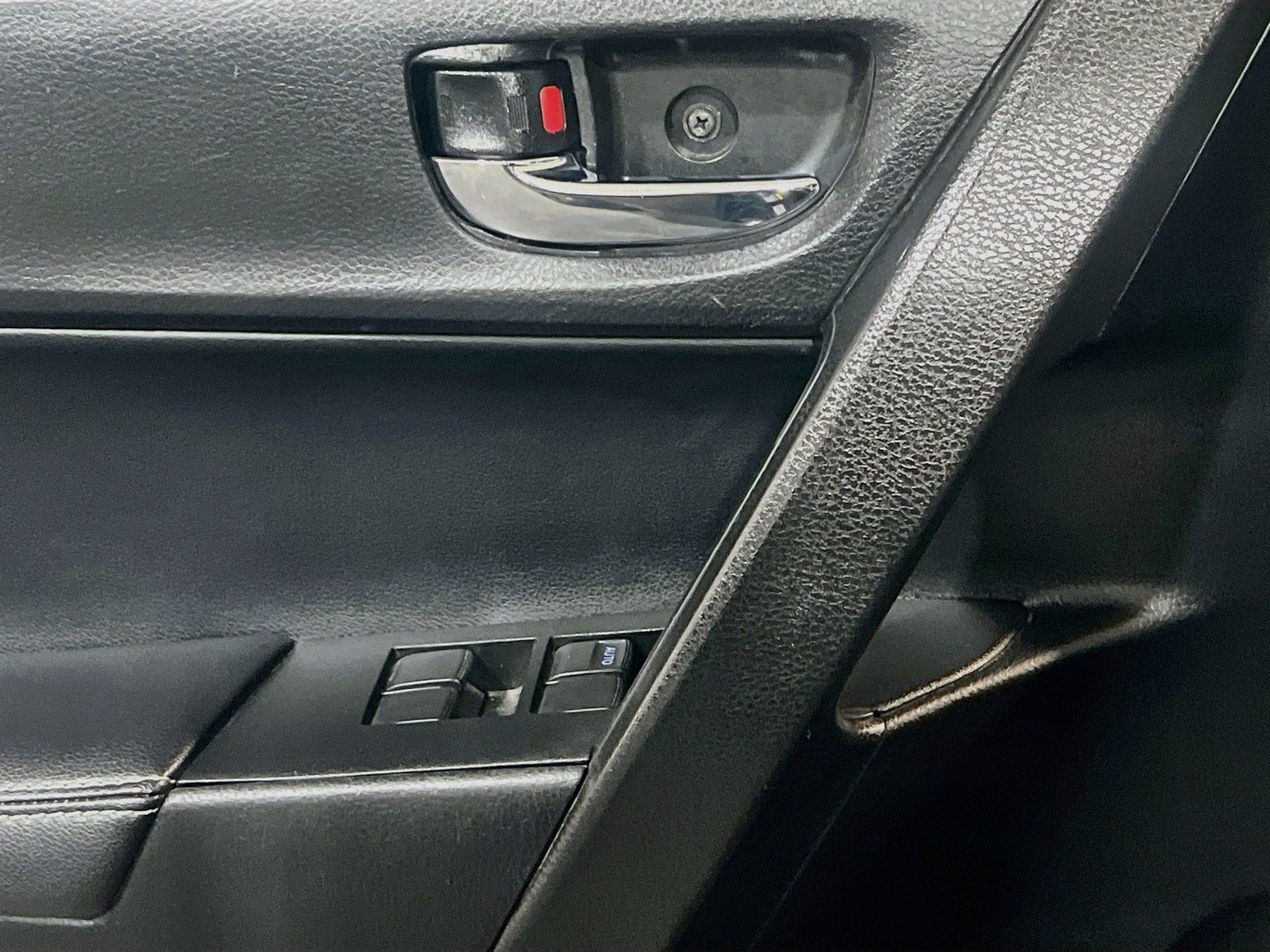 Used 2018 Toyota Corolla SE FWD image 12