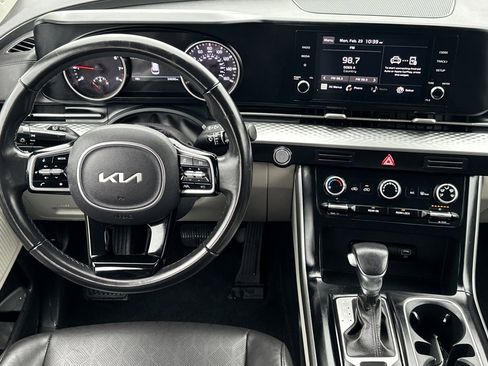 Used 2022 Kia Carnival LX image 14