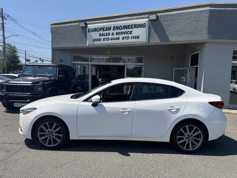 Used 2018 MAZDA MAZDA3 Touring FWD image 4