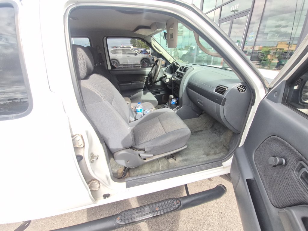 Used 2002 Nissan Frontier XE RWD image 9