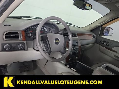 Used 2007 Chevrolet Suburban LT w/ LT Preferred Equipment Group AWD/4WD image 3