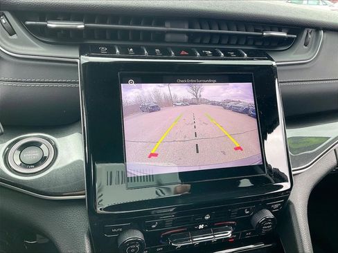 Used 2022 Jeep Grand Cherokee Laredo w/ Luxury Tech Group I image 18