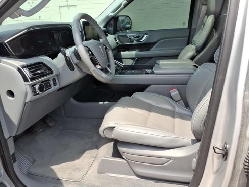 Used 2018 Lincoln Navigator Reserve w/ Technology Package AWD/4WD image 10