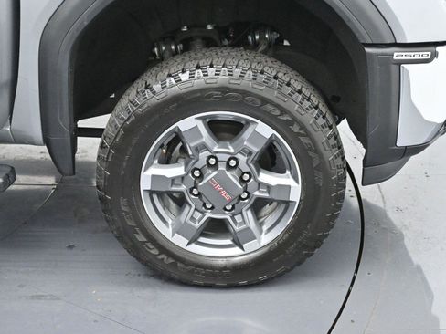 Used 2025 GMC Sierra 2500 SLT w/ SLT Premium Package image 36