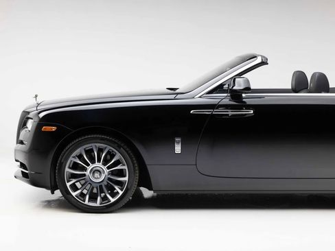 Used 2019 Rolls-Royce Dawn RWD image 37
