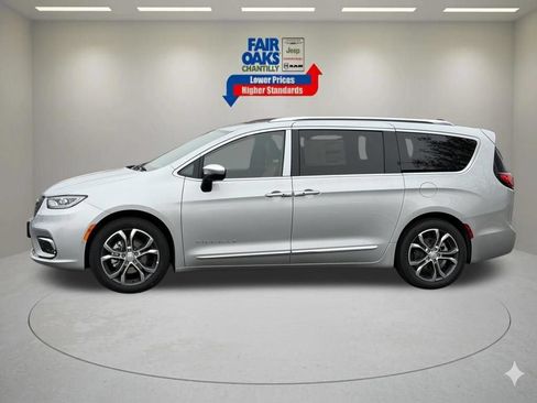 New 2026 Chrysler Pacifica Pinnacle FWD image 11