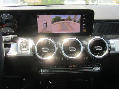 Used 2021 Mercedes-Benz GLB 250 4MATIC image 15