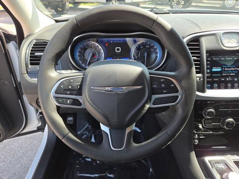Used 2023 Chrysler 300 Touring w/ Sport Appearance Package RWD image 31