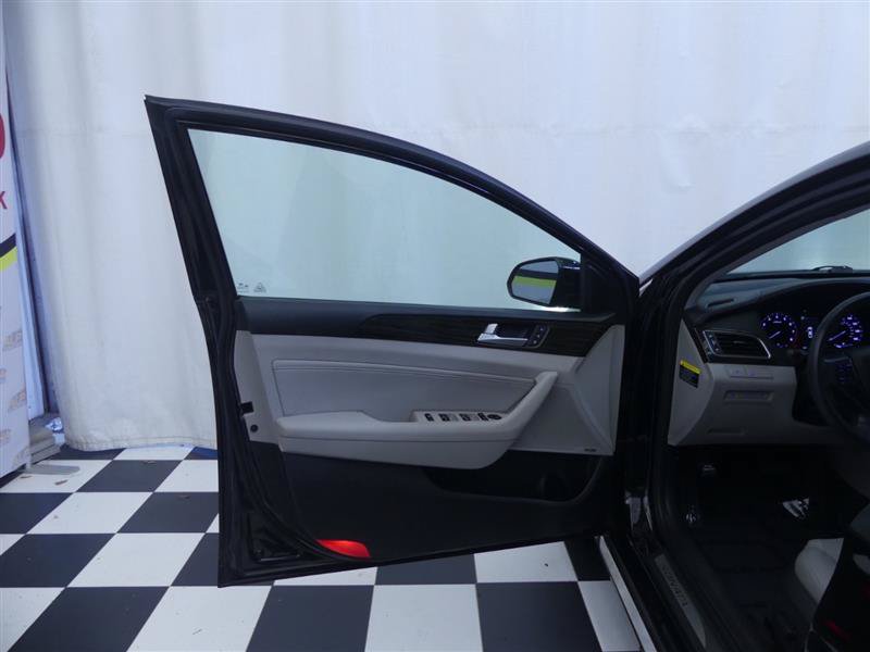 Used 2017 Hyundai Sonata Limited w/ Tech Package 03 FWD image 24