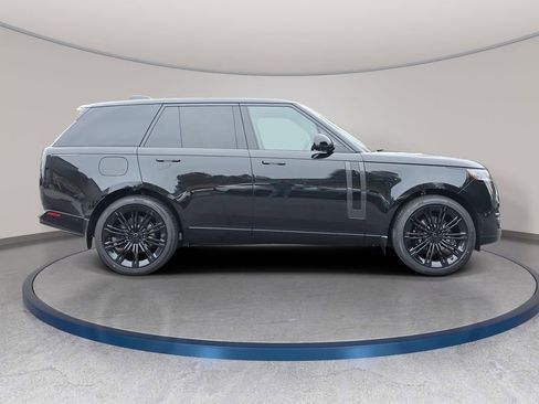 New 2026 Land Rover Range Rover SE image 4