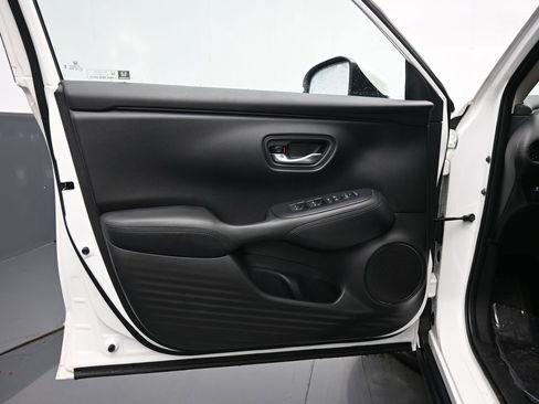 Certified 2025 Honda HR-V LX image 30