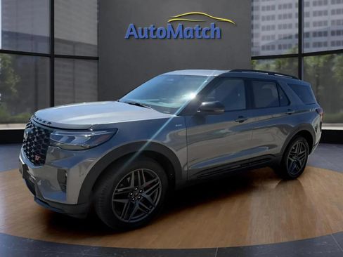 Used 2025 Ford Explorer ST-Line w/ ST-Line Street Pack AWD/4WD image 6