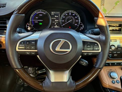 Used 2018 Lexus ES 300h image 24