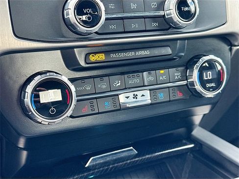 Used 2022 Ford F350 Platinum image 16