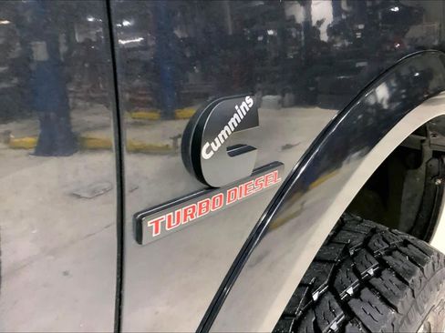 Used 2015 RAM 2500 Laramie w/ Black Appearance Group image 10