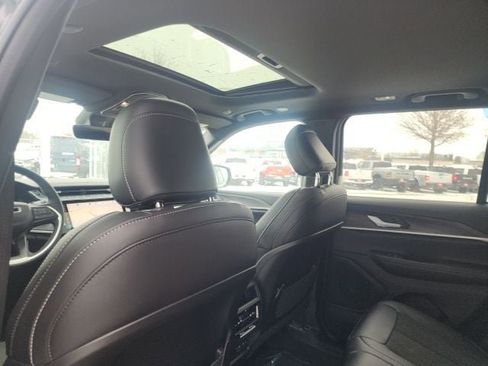 New 2026 Jeep Grand Cherokee Altitude image 20