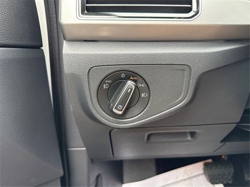 Used 2019 Volkswagen Atlas SEL Premium image 19