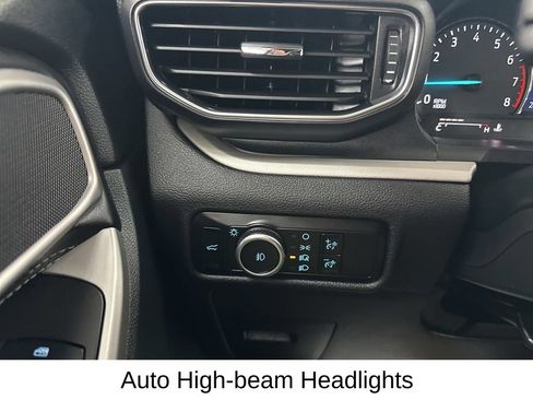 Used 2024 Ford Explorer XLT w/ Equipment Group 202A AWD/4WD image 43