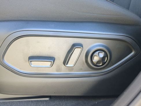 Used 2025 Jeep Grand Cherokee Laredo X w/ Luxury Tech Group I RWD image 12