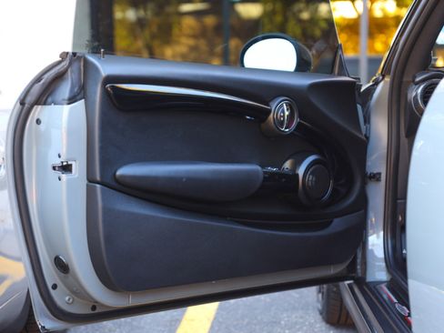 Used 2017 MINI Cooper S image 29