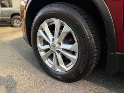 Used 2015 Nissan Rogue SV image 34