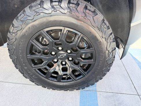 Used 2025 Chevrolet Colorado Trail Boss AWD/4WD image 25