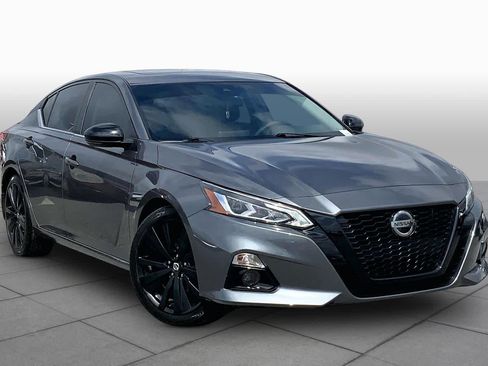 Used 2022 Nissan Altima 2.5 SR w/ Midnight Edition Package FWD image 3