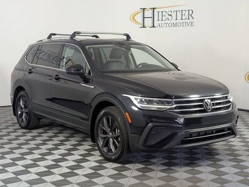 Used 2022 Volkswagen Tiguan SE FWD image 2