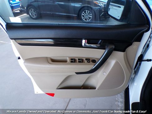 Used 2012 Kia Sorento LX w/ Third Row Pkg image 14