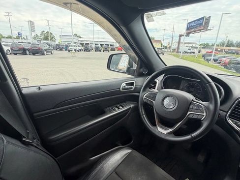 Used 2019 Jeep Grand Cherokee Altitude AWD/4WD image 12