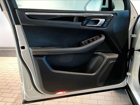 Used 2021 Porsche Macan S image 26