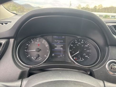 Used 2019 Nissan Rogue SL FWD image 22