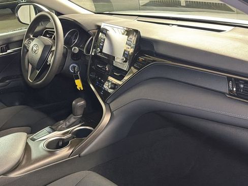 Used 2022 Toyota Camry LE image 10